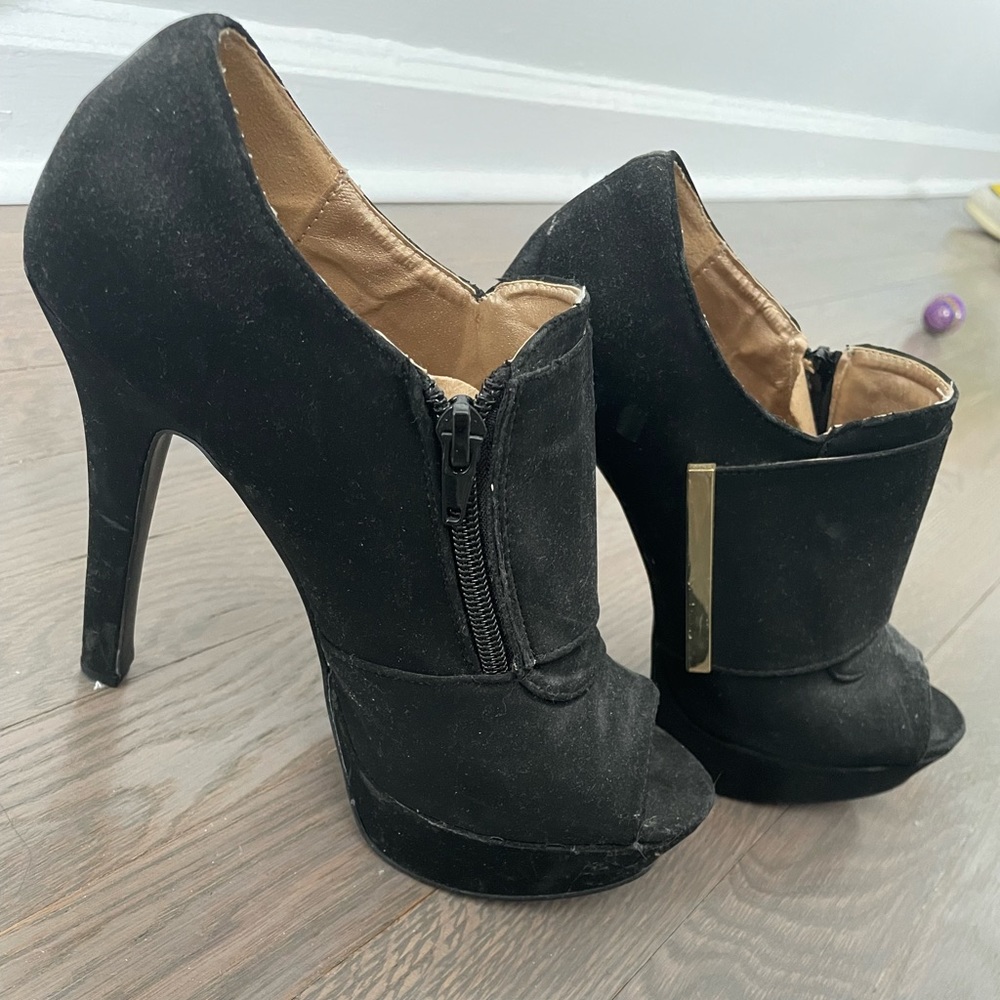 Black suede heels open toe size 8